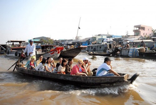 Tham quan vẻ đẹp chợ nổi Cái Bè 